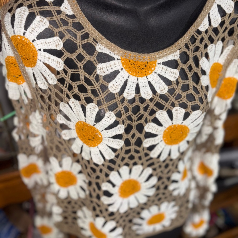 a Rebellion Jr Long Sleeve Daisy Crochet Top intricate floral pattern large - Picture 6 of 12